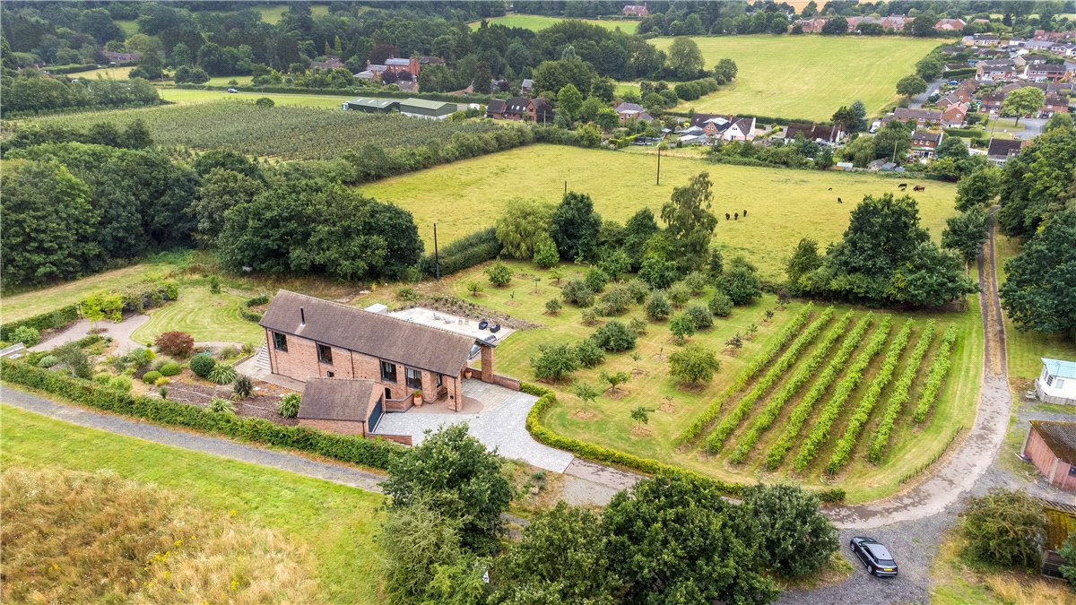 3 acres House, Stourport Road, Great Witley WR6 - Available