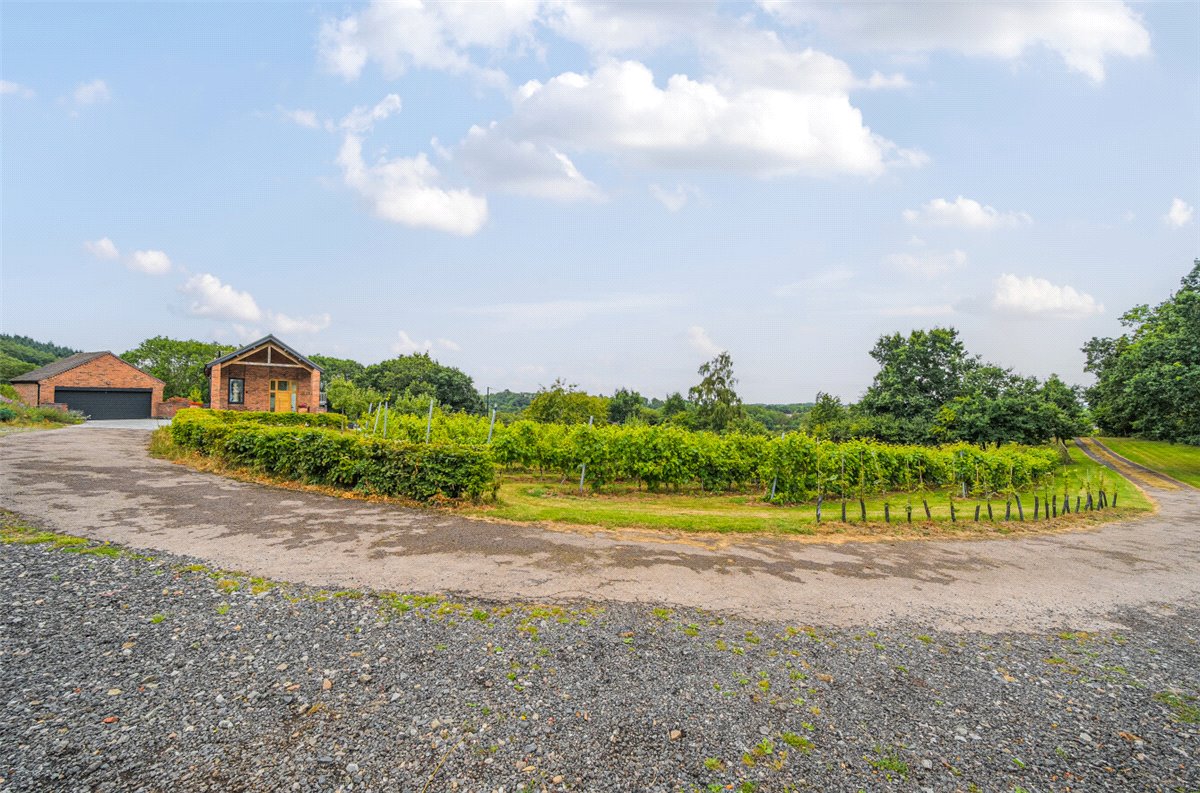 3 acres House, Stourport Road, Great Witley WR6 - Available