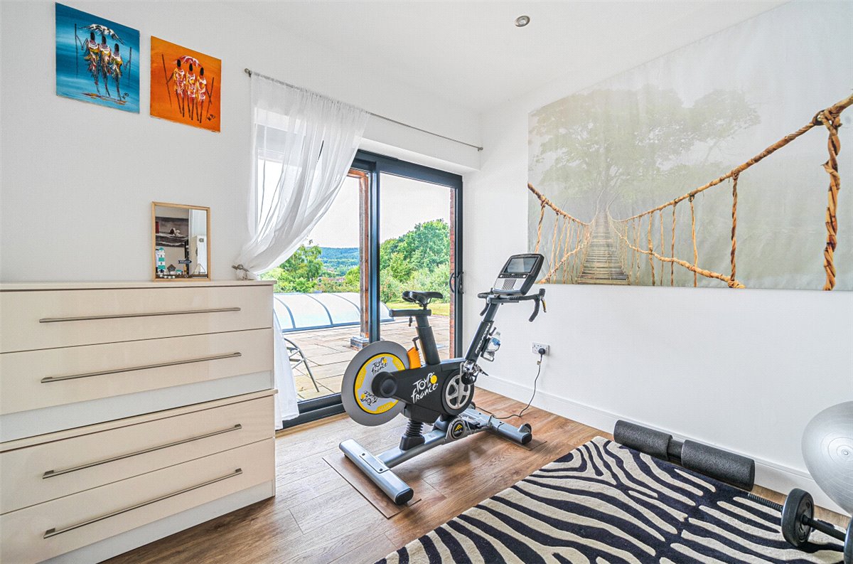 3 acres House, Stourport Road, Great Witley WR6 - Available