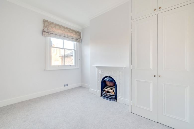 2 bedroom flat, Edgarley Terrace, London SW6 - Let Agreed