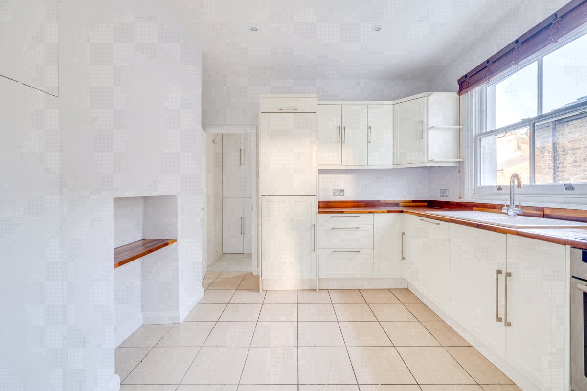 2 bedroom flat, Edgarley Terrace, London SW6 - Let Agreed