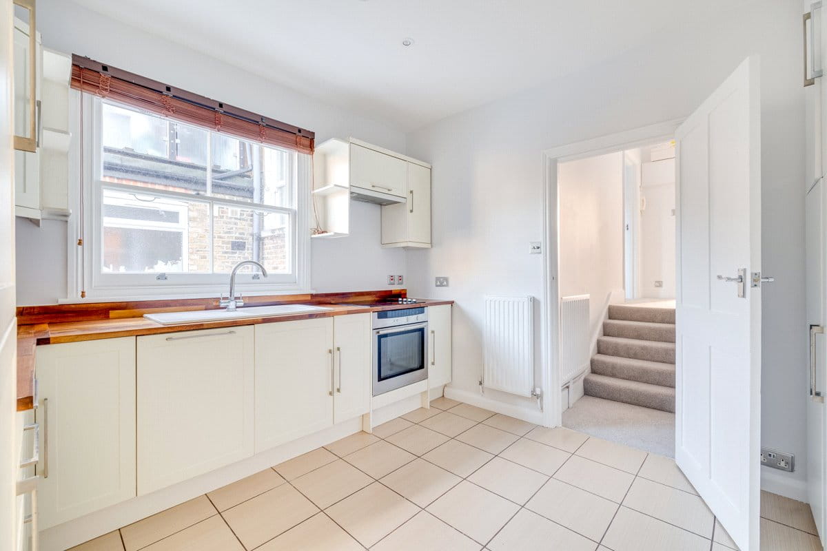 2 bedroom flat, Edgarley Terrace, London SW6 - Let Agreed
