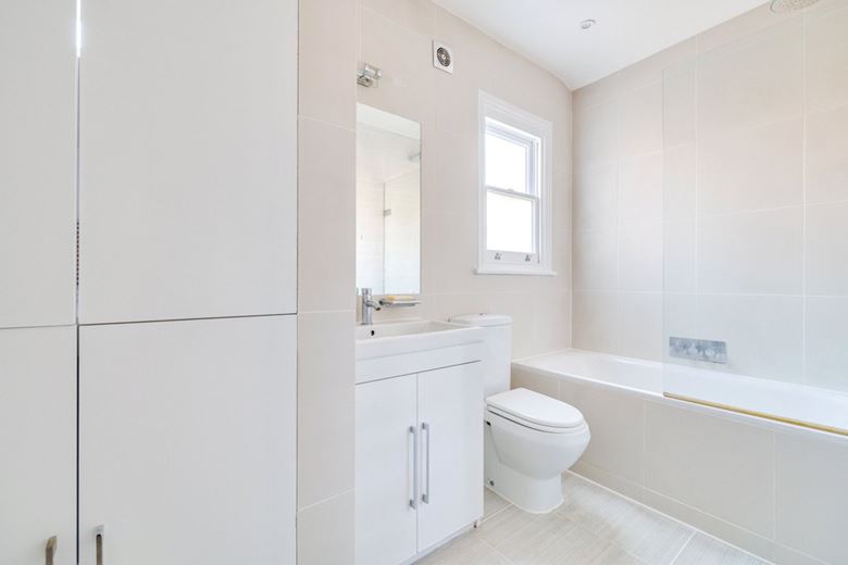 2 bedroom flat, Edgarley Terrace, London SW6 - Let Agreed