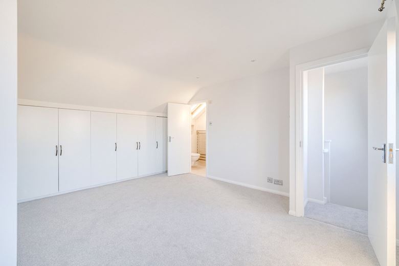 2 bedroom flat, Edgarley Terrace, London SW6 - Let Agreed