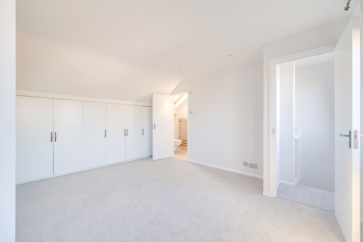 2 bedroom flat, Edgarley Terrace, London SW6 - Let Agreed