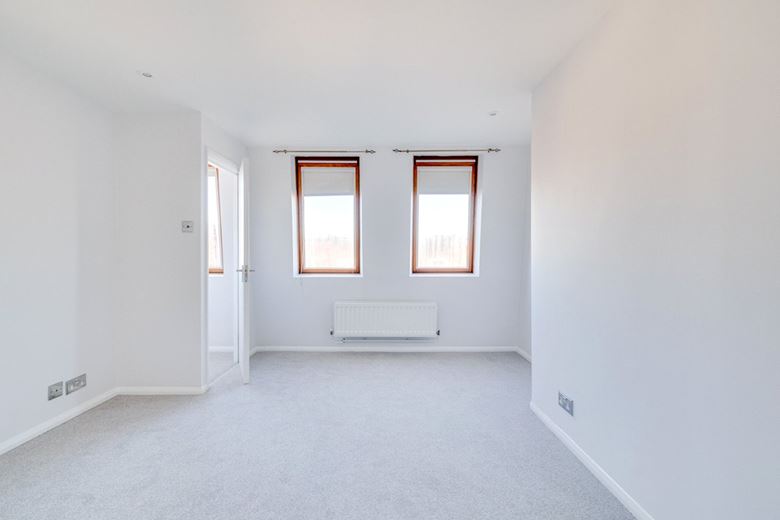 2 bedroom flat, Edgarley Terrace, London SW6 - Let Agreed