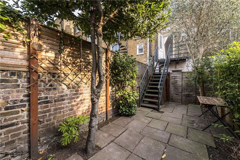2 bedroom flat, St Stephens Avenue, London W12 - Let Agreed