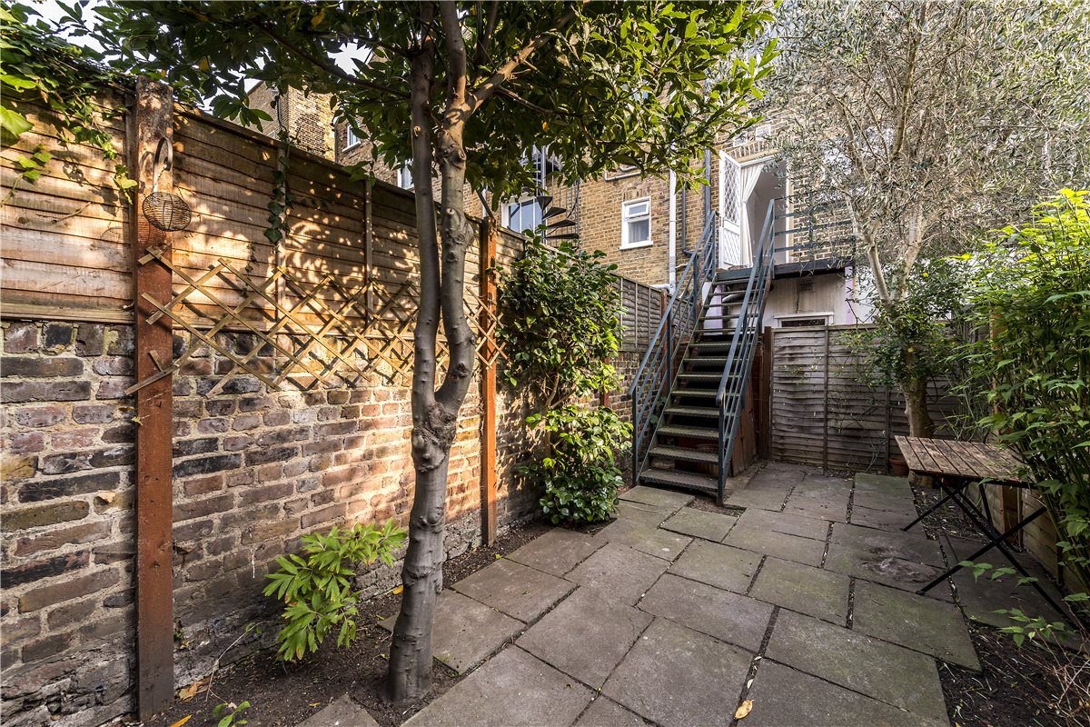 2 bedroom flat, St Stephens Avenue, London W12 - Let Agreed