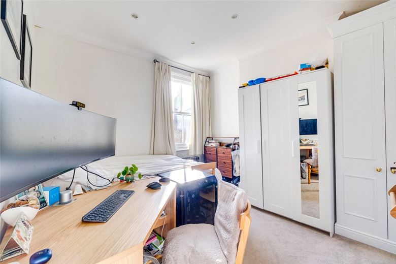 3 bedroom flat, Harbord Street, London SW6