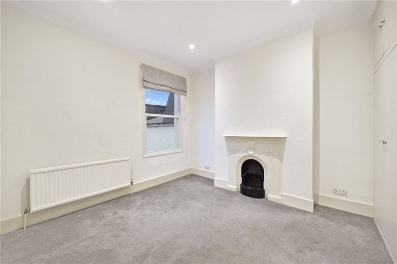 3 bedroom house, Holyport Road, London SW6 - Available