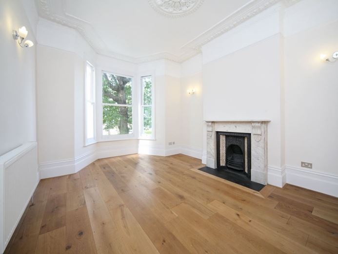 1 bedroom flat, Dorncliffe Road, London SW6 - Let Agreed