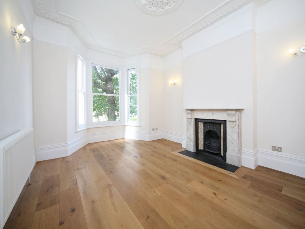 1 bedroom flat, Dorncliffe Road, London SW6 - Let Agreed