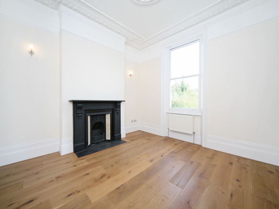 1 bedroom flat, Dorncliffe Road, London SW6 - Let Agreed