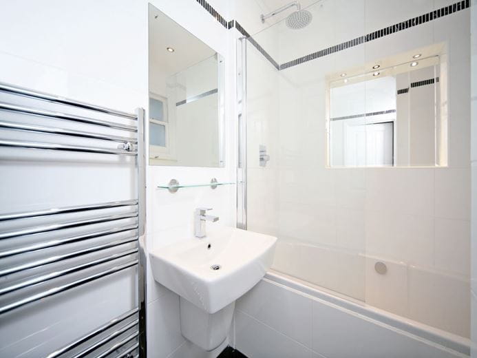 1 bedroom flat, Dorncliffe Road, London SW6 - Let Agreed