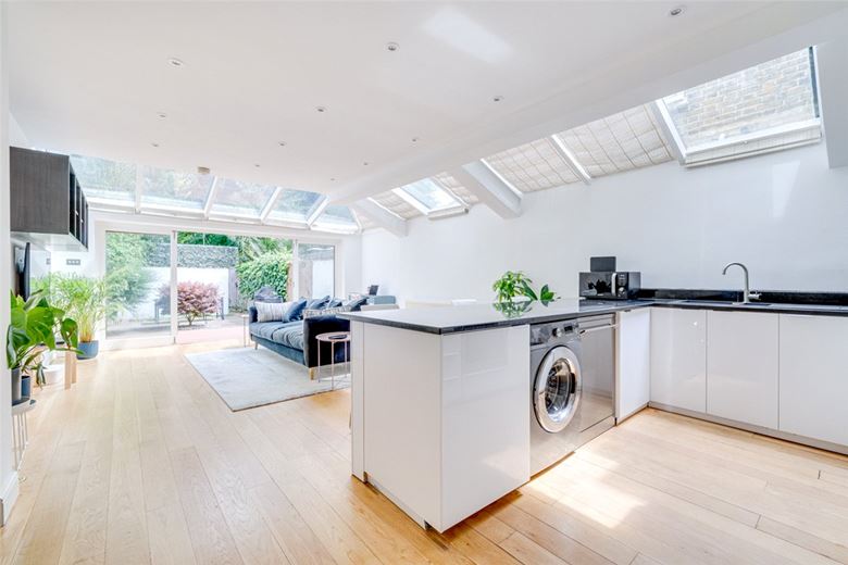 2 bedroom flat, Woodlawn Road, London SW6