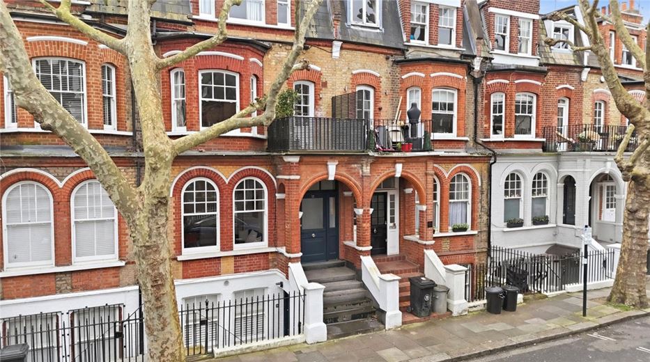 1 bedroom flat, Crookham Road, London SW6 - Let Agreed