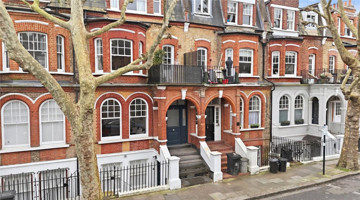 1 bedroom flat, Crookham Road, London SW6 - Let Agreed