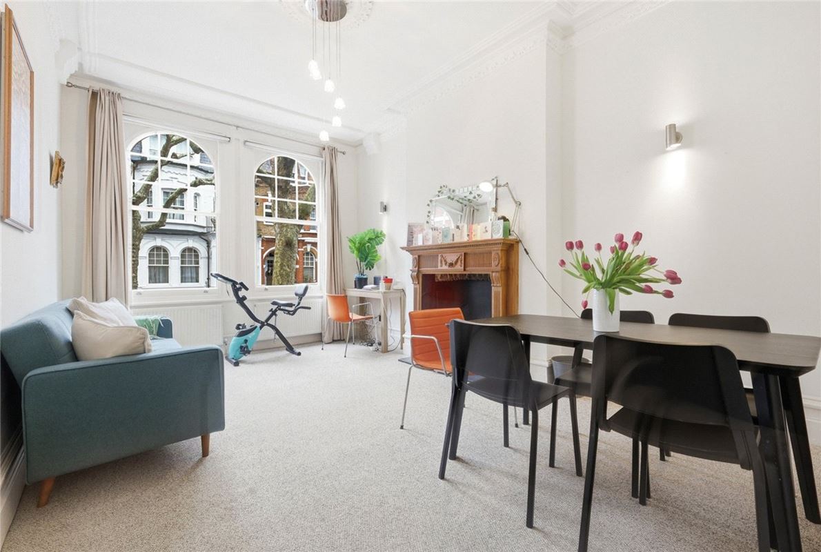 1 bedroom flat, Crookham Road, London SW6 - Let Agreed