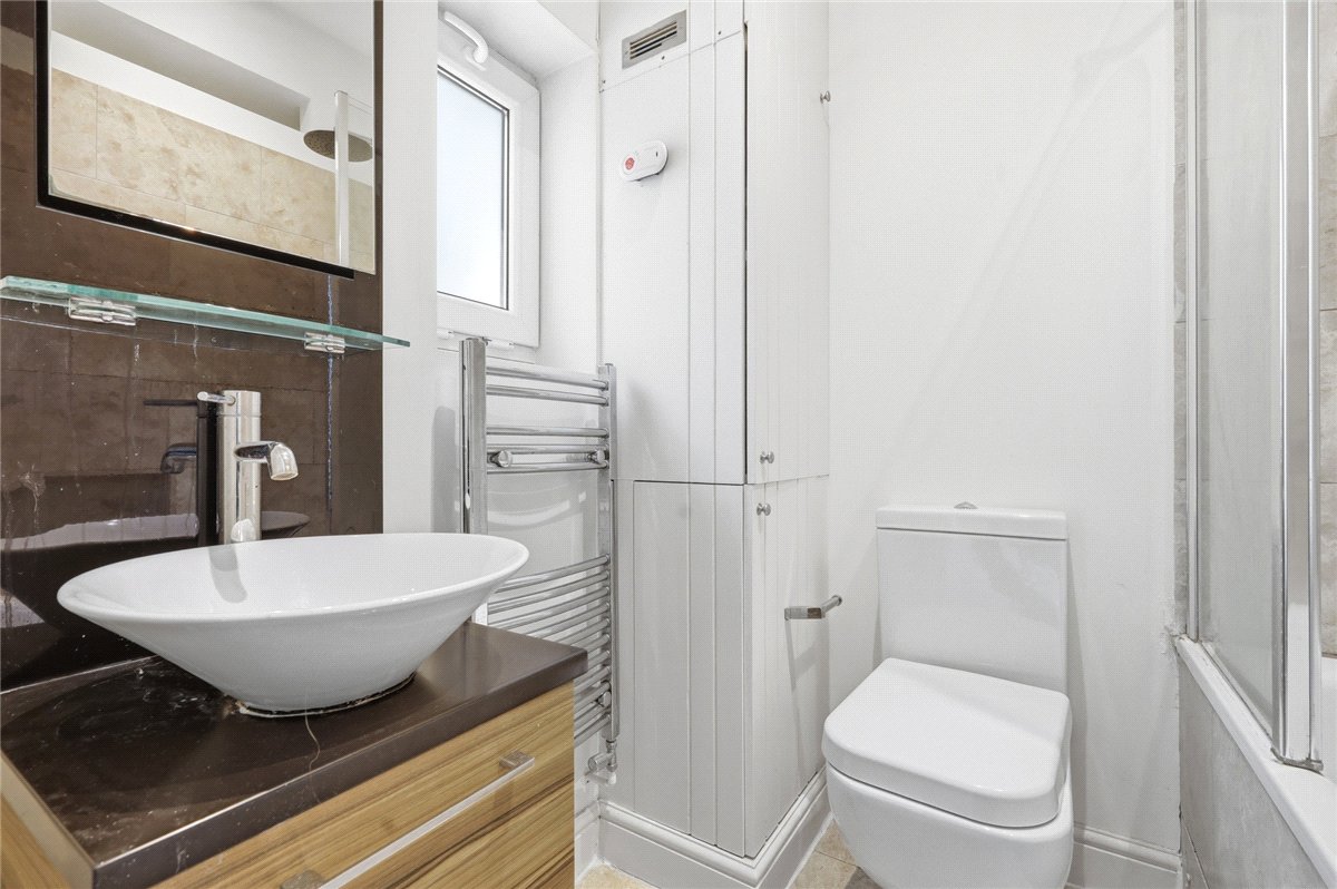 1 bedroom flat, Crookham Road, London SW6 - Let Agreed