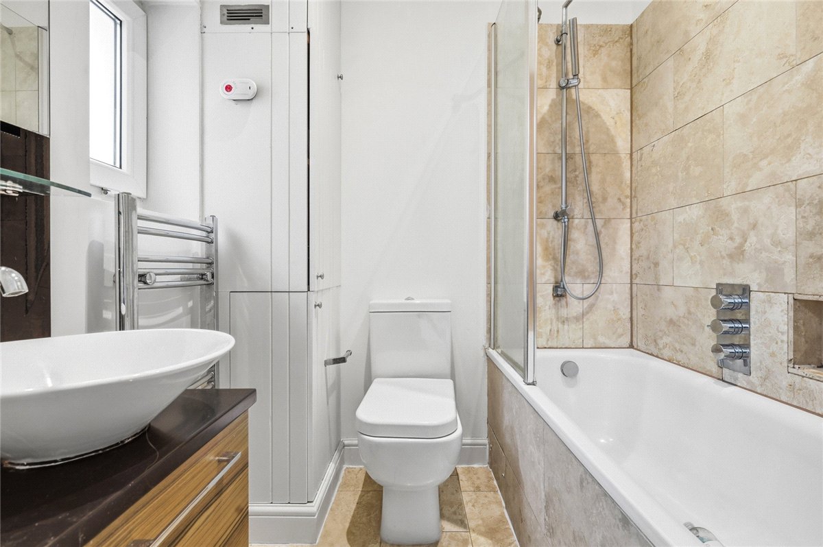 1 bedroom flat, Crookham Road, London SW6 - Let Agreed