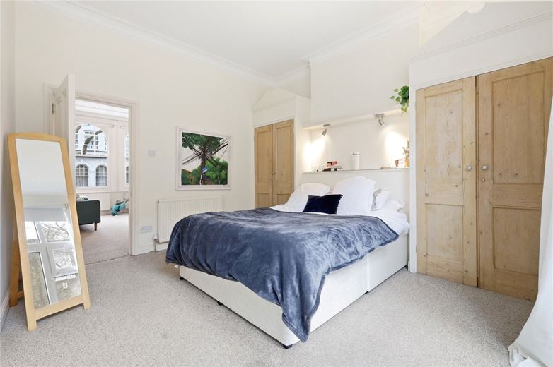 1 bedroom flat, Crookham Road, London SW6 - Let Agreed