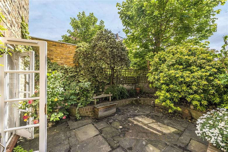 1 bedroom flat, Bishops Road, London SW6 - Available