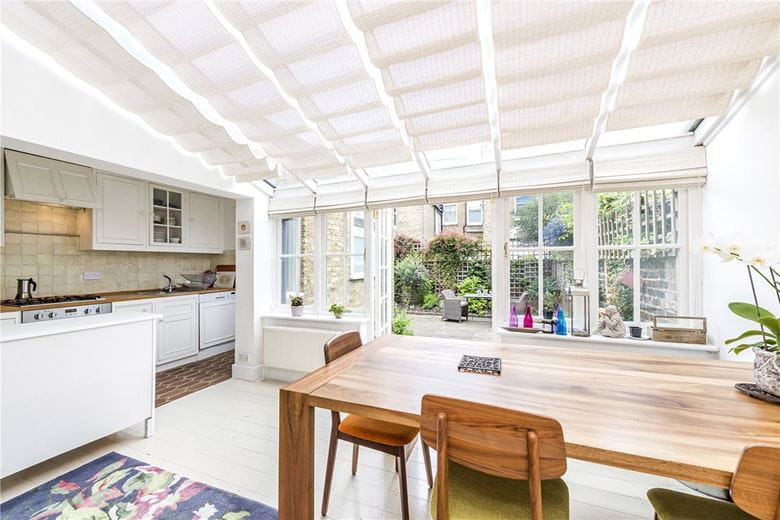 2 bedroom flat, Hestercombe Avenue, London SW6 - Let Agreed