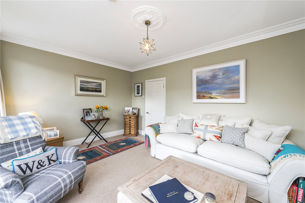 2 bedroom flat, Inglethorpe Street, London SW6