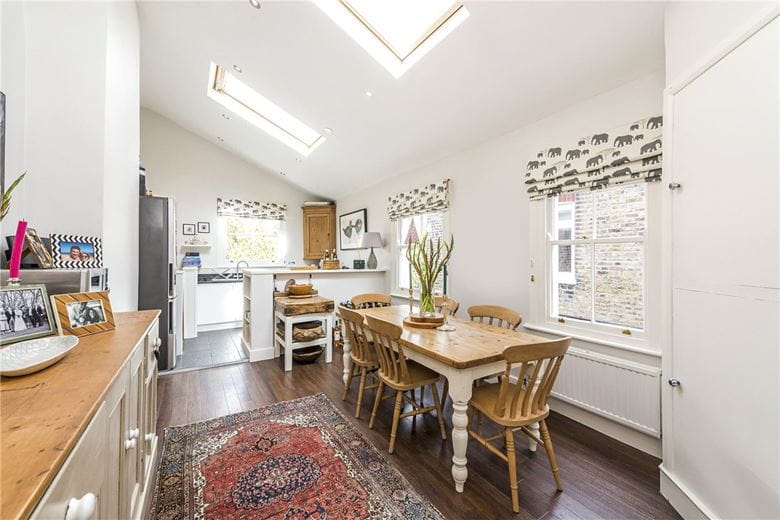 2 bedroom flat, Inglethorpe Street, London SW6