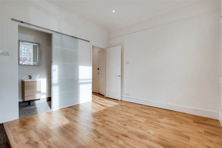 2 bedroom flat, Sedlescombe Road, London SW6 - Let Agreed