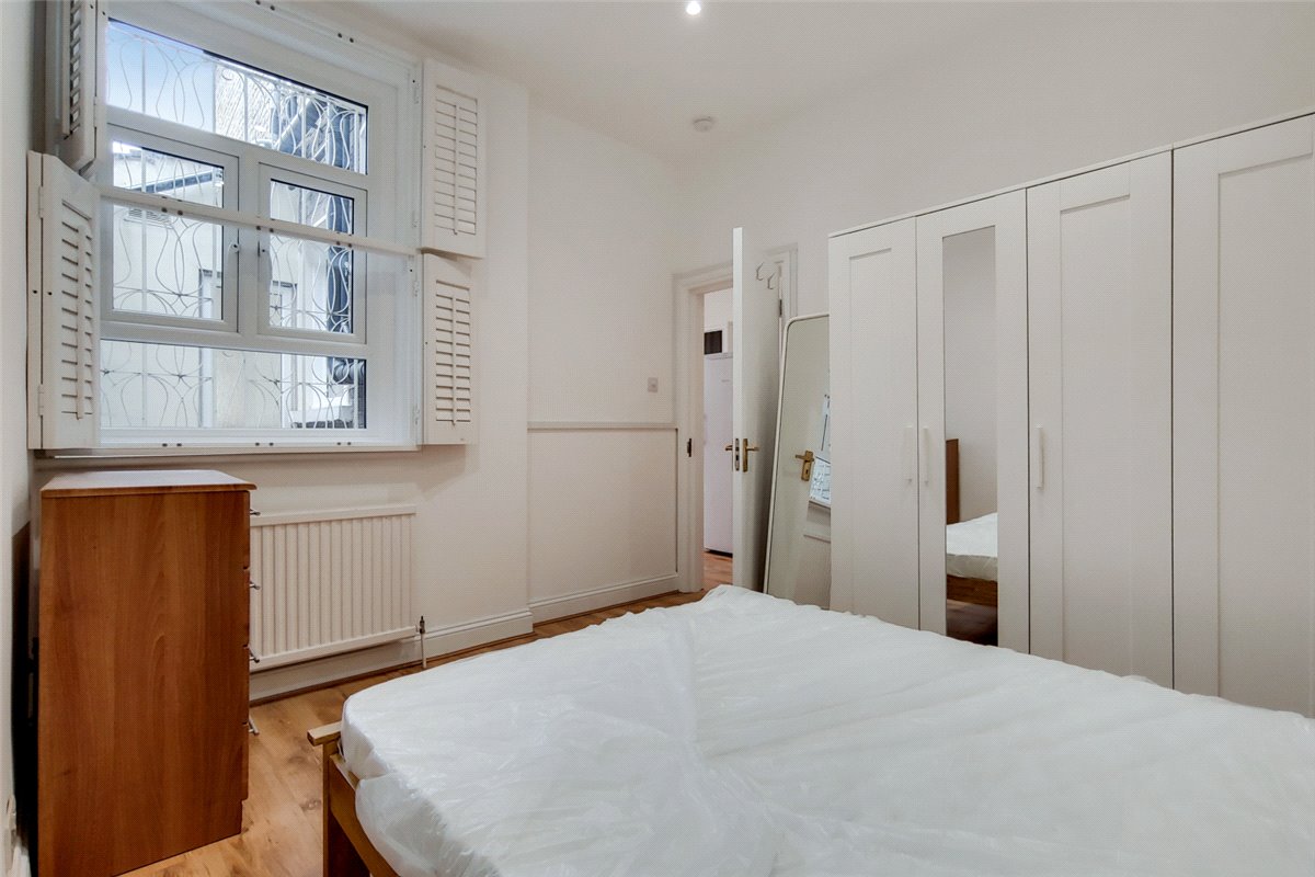 2 bedroom flat, Sedlescombe Road, London SW6 - Let Agreed