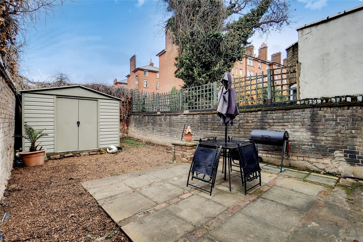 2 bedroom flat, Sedlescombe Road, London SW6 - Let Agreed