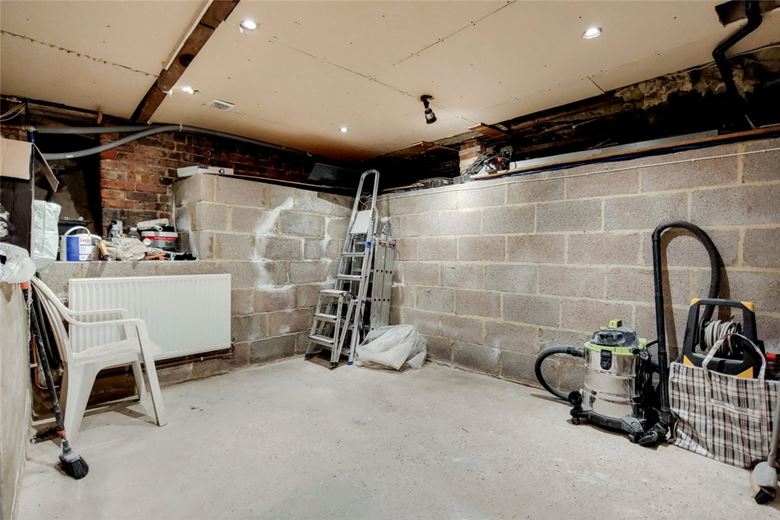 2 bedroom flat, Sedlescombe Road, London SW6 - Let Agreed