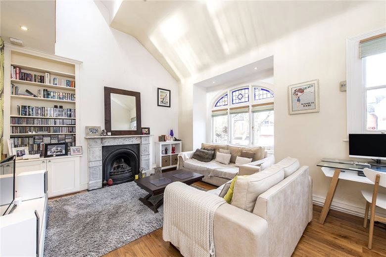 3 bedroom maisonette, Niton Street, London SW6