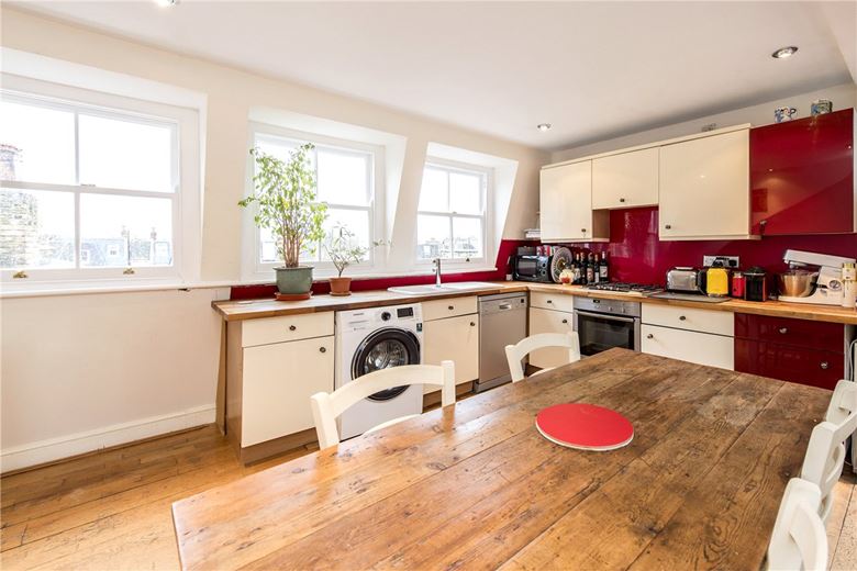 3 bedroom maisonette, Niton Street, London SW6