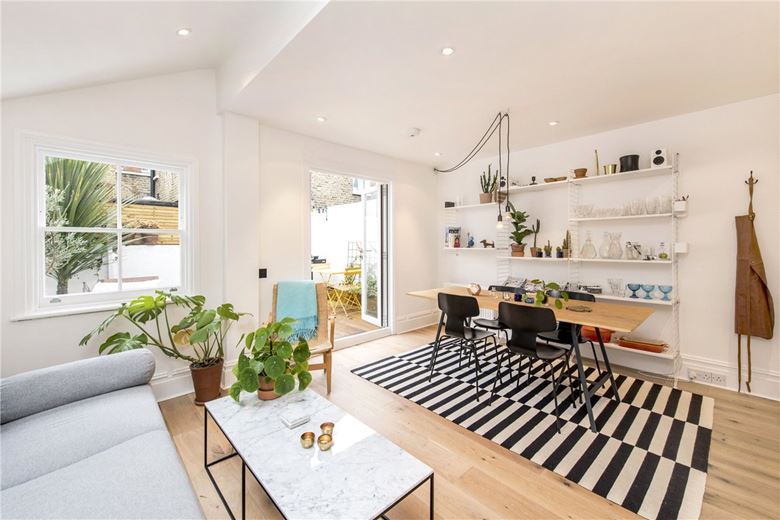 2 bedroom flat, Mendora Road, London SW6 - Let Agreed