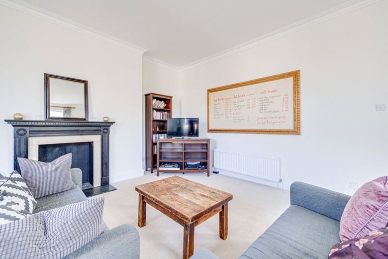 3 bedroom maisonette, Fulham Road, London SW6 - Let Agreed
