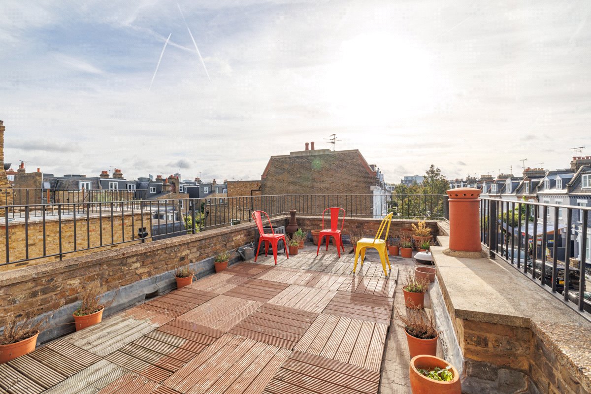 3 bedroom maisonette, Fulham Road, London SW6 - Let Agreed