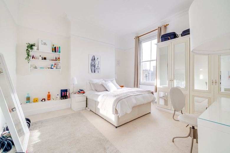 3 bedroom maisonette, Fulham Road, London SW6 - Let Agreed