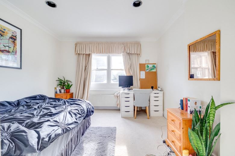 3 bedroom maisonette, Fulham Road, London SW6 - Let Agreed
