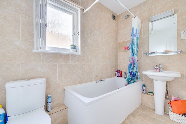 3 bedroom maisonette, Fulham Road, London SW6 - Let Agreed