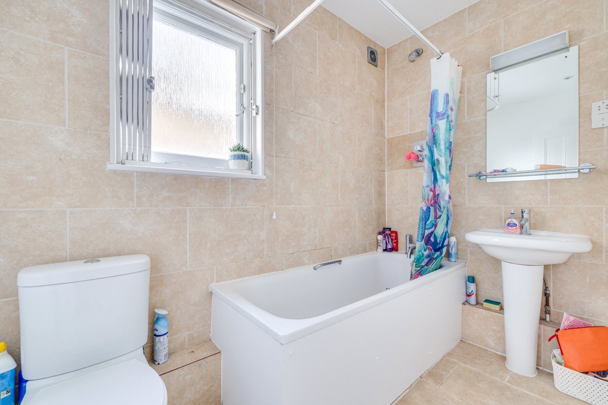 3 bedroom maisonette, Fulham Road, London SW6 - Let Agreed