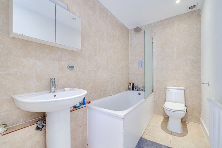 3 bedroom maisonette, Fulham Road, London SW6 - Let Agreed