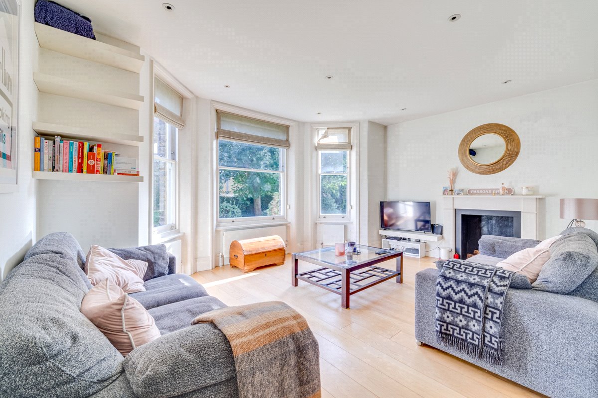 3 bedroom flat, Drive Mansions, Fulham Road SW6 - Let Agreed