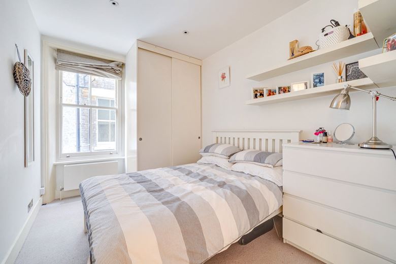 3 bedroom flat, Drive Mansions, Fulham Road SW6 - Let Agreed