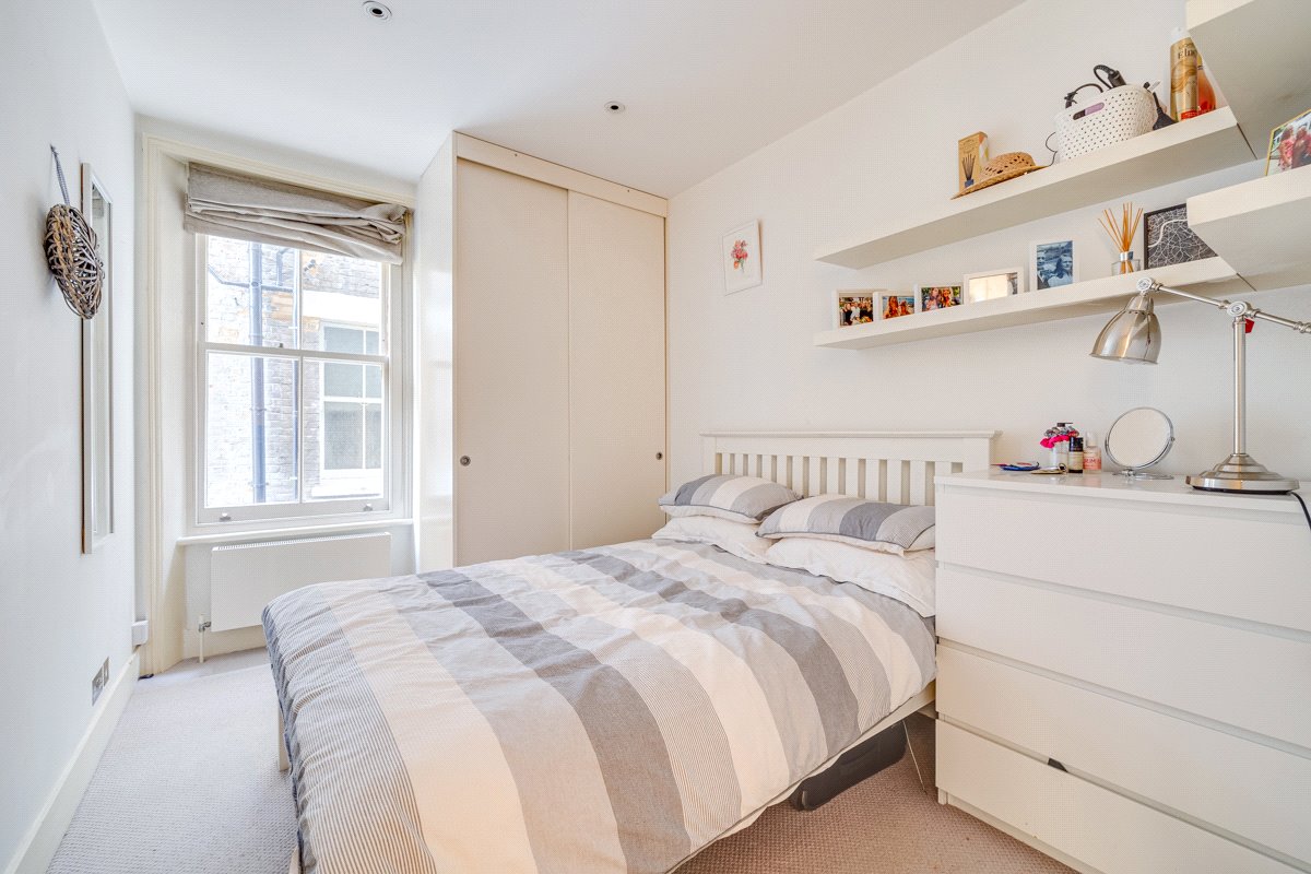 3 bedroom flat, Drive Mansions, Fulham Road SW6 - Let Agreed