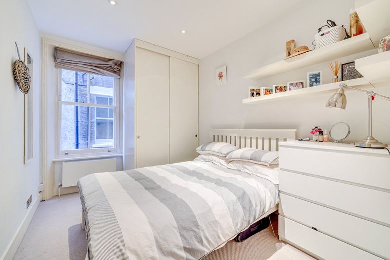 3 bedroom flat, Drive Mansions, Fulham Road SW6 - Let Agreed