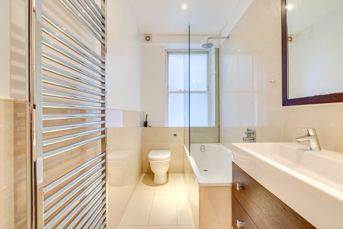 3 bedroom flat, Drive Mansions, Fulham Road SW6 - Let Agreed