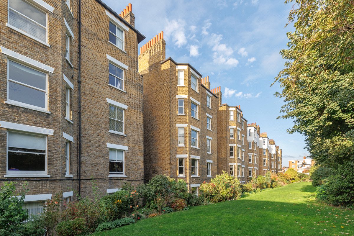 3 bedroom flat, Drive Mansions, Fulham Road SW6 - Let Agreed