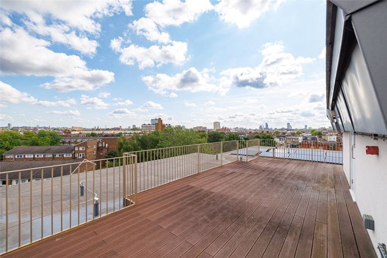 2 bedroom flat, Lillie Road, London SW6 - Available